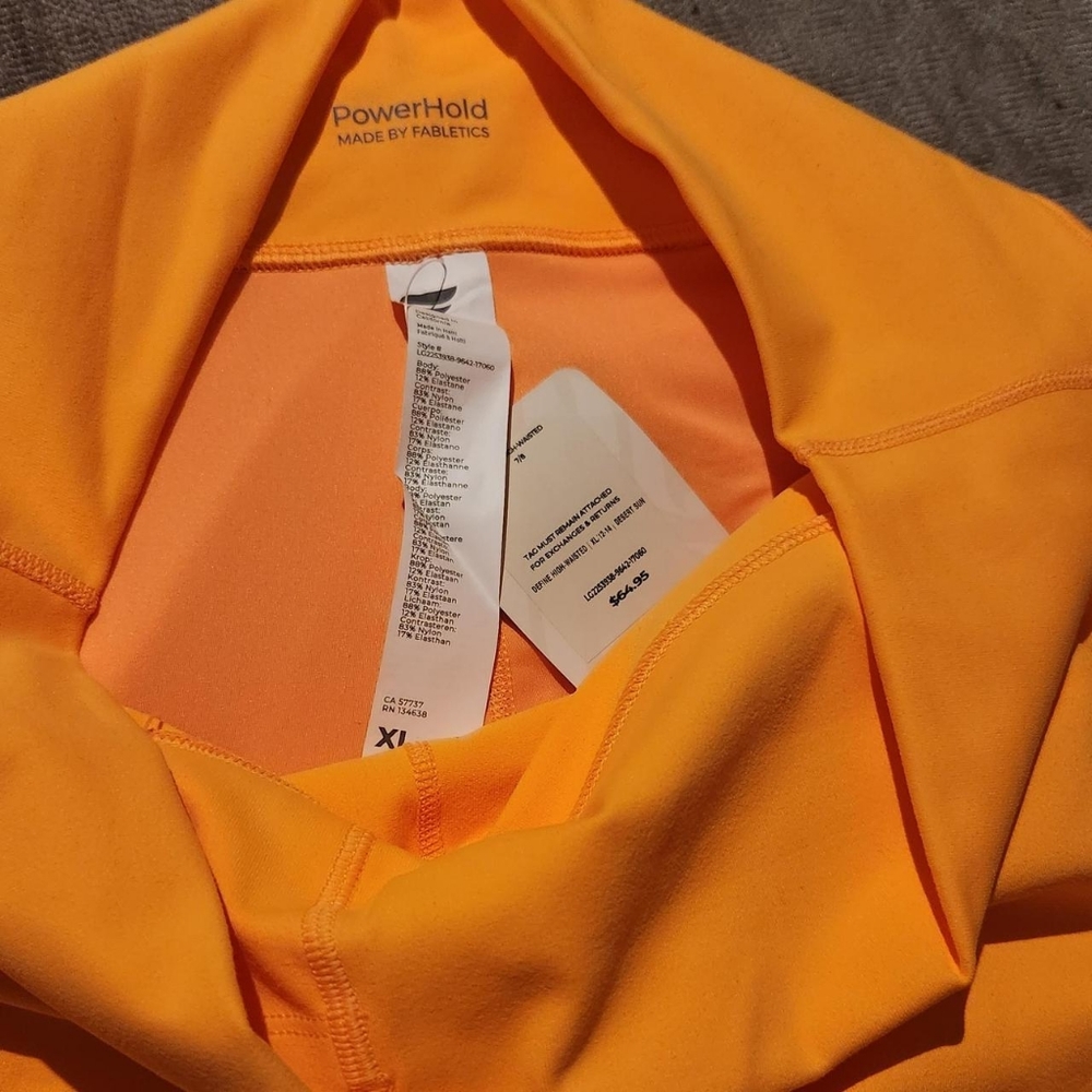 💛 Brand New Fabletics - Picture 3 of 3